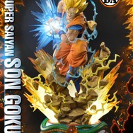 「メガプレミアムマスターライン ドラゴンボールZ 孫悟空（超サイヤ人）」通常版127,000円（税別）DX版155,000円（税別）（C）バードスタジオ／集英社・東映アニメーション（C）バードスタジオ／集英社・東映アニメーション