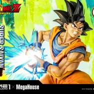 「メガプレミアムマスターライン ドラゴンボールZ 孫悟空（超サイヤ人）」通常版127,000円（税別）DX版155,000円（税別）（C）バードスタジオ／集英社・東映アニメーション（C）バードスタジオ／集英社・東映アニメーション