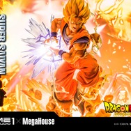 「メガプレミアムマスターライン ドラゴンボールZ 孫悟空（超サイヤ人）」通常版127,000円（税別）DX版155,000円（税別）（C）バードスタジオ／集英社・東映アニメーション（C）バードスタジオ／集英社・東映アニメーション