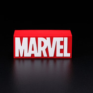 「Marvel/Marvel Comic l ロゴ T シャツ＆ロゴフィギュア」7,480 円(税込）（C） MARVEL.
