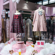中国で流行の「ロリータ・ファッション」最新トレンドは？ モデルの着こなしをチェック！【写真41枚