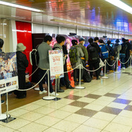 新宿駅に御坂美琴がキックした“あの自販機”が登場！ 「とある」シリーズを振り返る展示も【レポート】