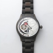「仮面ライダー1号　レリーフオープンハート腕時計」41,800円（税込）（C）石森プロ・東映