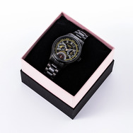 忍野忍モデル腕時計／19,800円(税別)（C）西尾維新／講談社・アニプレックス・シャフト