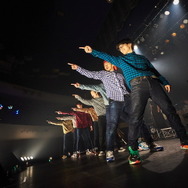 「THE REAL AKIBA BOYZ ONEMAN LIVE-SUPER FRESH BAND LIVE-」ステージの様子　写真/AYATO.