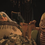 『アダムス・ファミリー』バァバ、パグズリー（C）2020 Metro-Goldwyn-Mayer Pictures Inc. All Rights Reserved. The Addams Family（TM）Tee and Charles Addams Foundation. All Rights Reserved.