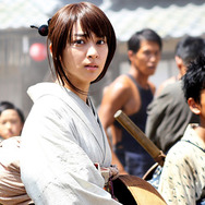 武井咲（神谷薫役）＆大八木凱斗（明神弥彦役）／『るろうに剣心』撮影現場　in 三浦半島