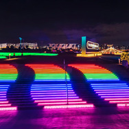 虹色の階段／画像提供：東京メガイルミ