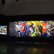 横浜に高さ7mオプティマスプライム、6mバンブルビー到着　トランスフォーマー博スタート