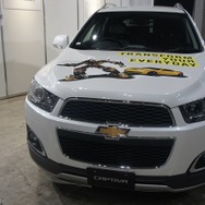 横浜に高さ7mオプティマスプライム、6mバンブルビー到着　トランスフォーマー博スタート