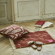 『呪術廻戦』コラボインテリア「クッションカバー」「ミニラグ」釘崎野薔薇(C)芥見下々／集英社・呪術廻戦製作委員会