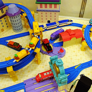 9月発売のチャギントンプラレール新作を先行展示