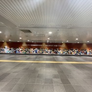 『名探偵コナン』渋谷駅に100人のコナンが勢揃いした巨大広告（C）青山剛昌／小学館