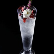 「『鬼滅の刃』鬼の来ないレストラン」コラボノンアルコールカクテル 宇髄天元（C）吾峠呼世晴／集英社・アニプレックス・ufotable