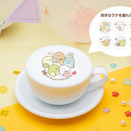 「すみっコぐらし 10th Anniversary Cafe」ほっとカフェラテ（C）2022 San X Co., Ltd. All Rights Reserved.