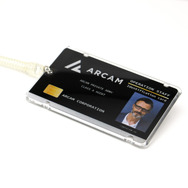「ARCAM なりきりアクリルパスケース」（使用例）価格：1,650円（税込）（C）2021 たかしげ宙、皆川亮二・小学館／スプリガン Project