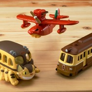 写真左から）「となりのトトロ ネコバス」 「紅の豚 サボイアS.21F」 「千と千尋の神隠し 海原電鉄」（C）Studio Ghibli