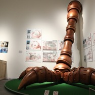 「ジブリパークとジブリ展」ハウルの城 右前脚部の原寸大模型（C）Studio Ghibli