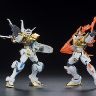 左）HG1/144 ガンダム G-セルフ（大気圏用パック装備型）、右）HGBF1/144 ビルドバーニングガンダム　(C)創通・サンライズ・MBS　(C)創通・サンライズ・テレビ東京