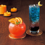 左：（アルコール）ハロウィーン・カーニバル・ハイボール～ブラッドオレンジ～　右：ハロウィーン・カクテル～ミックスベリー～