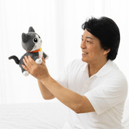 「ねこに転生したおじさん プンちゃん 等身大ぬいぐるみ」3,300円（税込／送料別）（C）やじま