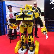 「バンブルビー クォーター」ロボット形態。普通に動く