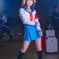 涼宮ハルヒ「涼宮ハルヒの憂鬱」／くらる（X：@KRaR007）、撮影：山颪ヒア（X：@fotomachen）