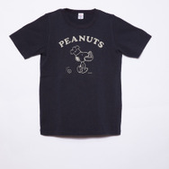 ピーナッツ（PEANUTS）65周年記念を祝うポップアップショップ「PEANUTS meets SPECIAL PRODUCT DESIGN」／クラッカーとのコラボレーションTシャツ（9,800円）