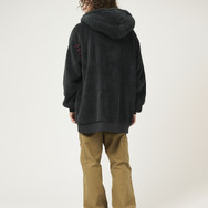 グラニフ『ナイトメアー・ビフォア・クリスマス』コレクション「ジャック＆サリー｜ボアジップパーカー」（C）Disney