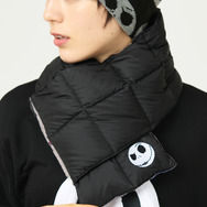 グラニフ『ナイトメアー・ビフォア・クリスマス』コレクション「ジャック フェイス｜リバーシブルダウンマフラー」（C）Disney