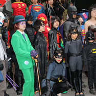 『バットマン VS スーパーマン　ジャスティスの誕生』ゴミ拾いパレード