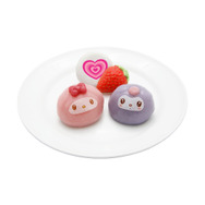 サンリオピューロランド「My Melody & Kuromi Anniversary Party」フードメニュー「マイメロディ＆クロミのアニバーサリーもちもち～ストロベリー＆チョコ～」（C）2024 SANRIO CO., LTD. TOKYO, JAPAN