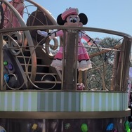 『シュガー・ラッシュ』ヴァネロペ主役の冬が来た！期間限定パレード「イッツ・ア・スウィーツフルタイム！」お披露目