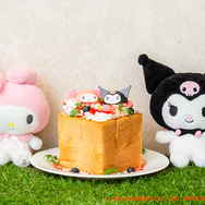 「おともだちといっしょ♪ベリーたっぷりハニトー」2,200円（税込）（C）2025 SANRIO CO.,LTD.APPROVAL NO.L650340