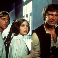 『スター・ウォーズ　エピソード4／新たなる希望』左からルーク・スカイウォーカー、レイア姫、ハン・ソロ　（C）& TM Lucasfilm Ltd. All rights reserved.