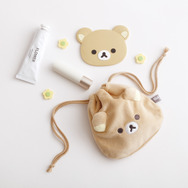 「リラックマ『BASIC RILAKKUMA Flower』ぬいぐるみ巾着コレクション リラックマ」使用例（C）2025 SAN-X CO., LTD. ALL RIGHTS RESERVED.