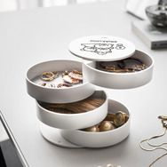 「リラックマ『BASIC RILAKKUMA Flower』アクセサリートレイ」使用例（C）2025 SAN-X CO., LTD. ALL RIGHTS RESERVED.