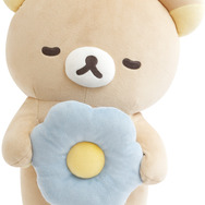 「リラックマ『BASIC RILAKKUMA Flower』リラックマクッション」（C）2025 SAN-X CO., LTD. ALL RIGHTS RESERVED.