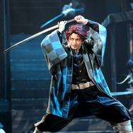 『舞台「鬼滅の刃」其ノ伍 襲撃 刀鍛冶の里』舞台写真（C）吾峠呼世晴／集英社（C）舞台「鬼滅の刃」製作委員会