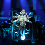 『舞台「鬼滅の刃」其ノ伍 襲撃 刀鍛冶の里』舞台写真（C）吾峠呼世晴／集英社（C）舞台「鬼滅の刃」製作委員会