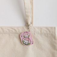 サンエックスキャラクターズ「アクリルキーホルダー にゃんにゃんにゃんこ」使用例（C）2025 SAN-X CO., LTD. ALL RIGHTS RESERVED.