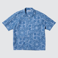 ユニクロ「MEN ディズニー イン ブルー コットンリネンシャツ 」カラー：63 BLUE（C）Disney