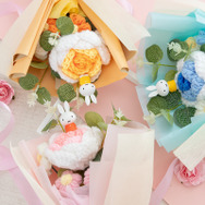 フラワーミッフィー「ニットフラワーブーケ」Illustrations Dick Bruna（C）copyright Mercis bv,1953-2025　www.miffy.com（C）Benelic co.,LTD.