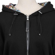 TVアニメ『ぼっち・ざ・ろっく！』と「shica-ke」のコラボアイテム登場。「shica-ke 結束バンド デカールプリントフードパーカー」（C）はまじあき／芳文社・アニプレックス