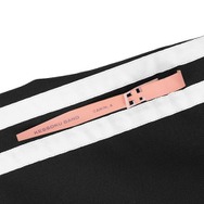 TVアニメ『ぼっち・ざ・ろっく！』と「shica-ke」のコラボアイテム登場。「shica-ke 後藤ひとりトラックジャージ」（C）はまじあき／芳文社・アニプレックス