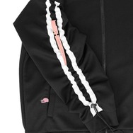 TVアニメ『ぼっち・ざ・ろっく！』と「shica-ke」のコラボアイテム登場。「shica-ke 後藤ひとりトラックジャージ」（C）はまじあき／芳文社・アニプレックス