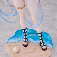 ムチムチ太ももがいっぱい！アニメ『ライザのアトリエ』よりライザ、クラウディア、リラが水着フィギュア化―3人の台座は組み合わせ可能