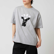 アニメ『ジョジョの奇妙な冒険』シリーズとグラニフがコラボ。「イギーの大好物｜ドライリラックスセットアップ」（C）荒木飛呂彦&LUCKY LAND COMMUNICATIONS／集英社・ジョジョの奇妙な冒険SC製作委員会