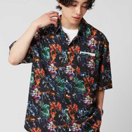 アニメ『ジョジョの奇妙な冒険』シリーズとグラニフがコラボ。「スタンド使い パターン｜ルーズフィット半袖シャツ」（C）荒木飛呂彦&LUCKY LAND COMMUNICATIONS／集英社・ジョジョの奇妙な冒険SC製作委員会