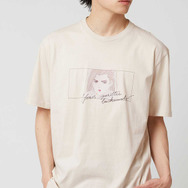 アニメ『ジョジョの奇妙な冒険』シリーズとグラニフがコラボ。「タバコ・・・逆さだぜ｜Tシャツ」（C）荒木飛呂彦／集英社・ジョジョの奇妙な冒険製作委員会